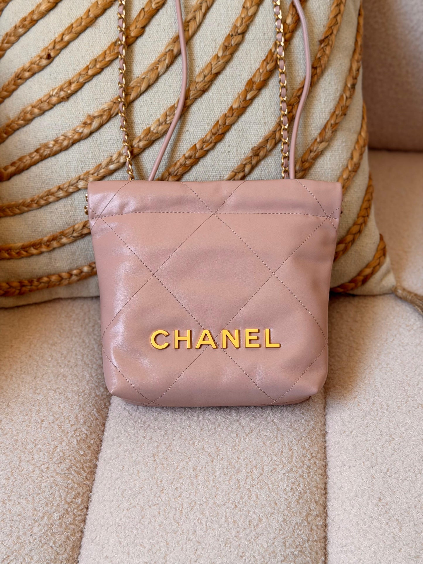 Chanel 22 mini size 18 CM