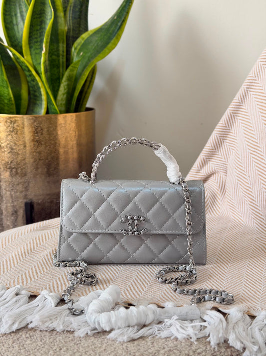 Chanel Kelly top handle bag 18 CM