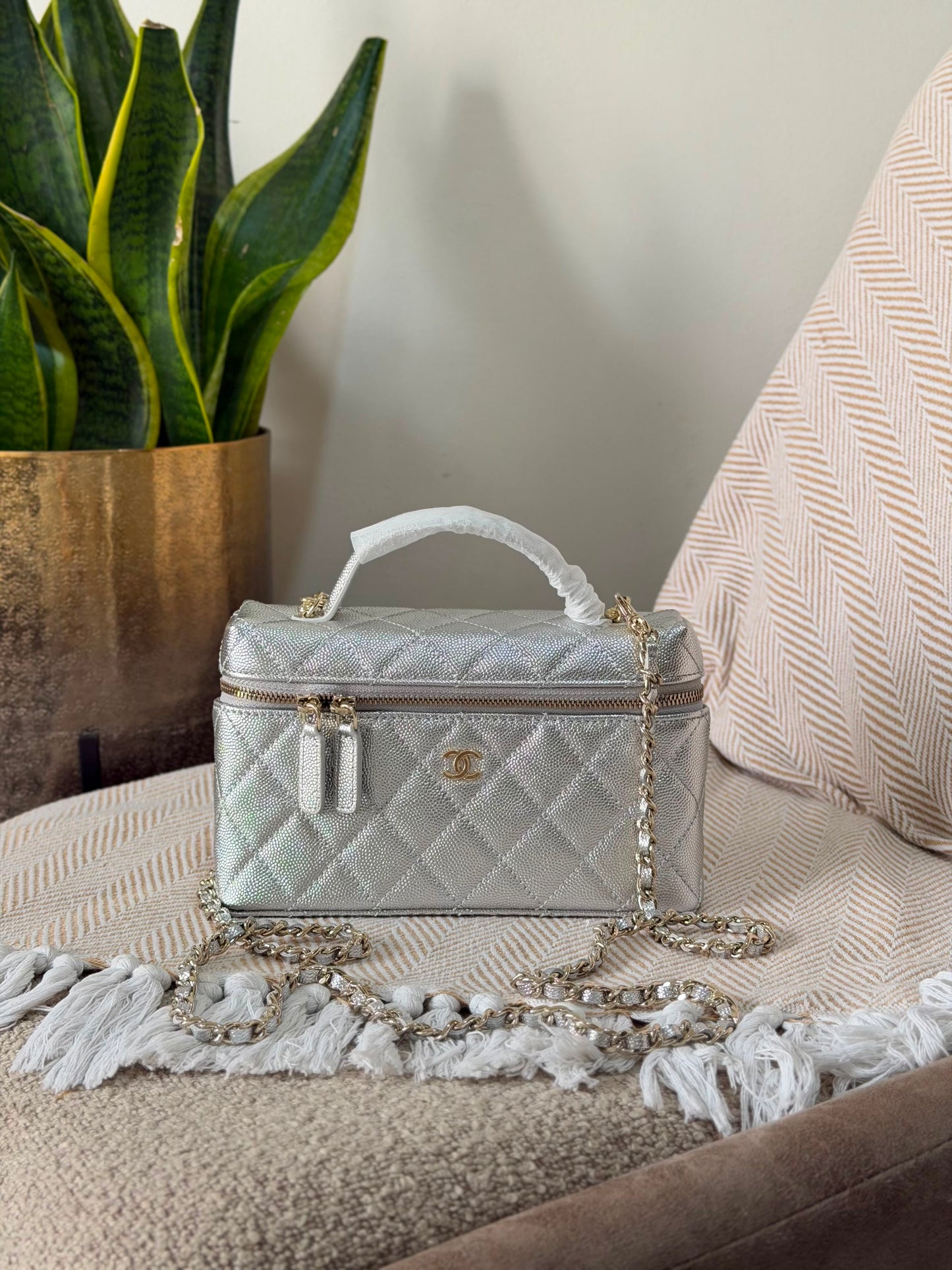 Chanel Metallic Quilted Caviar Long Vanity Cases with Chain 19 CM