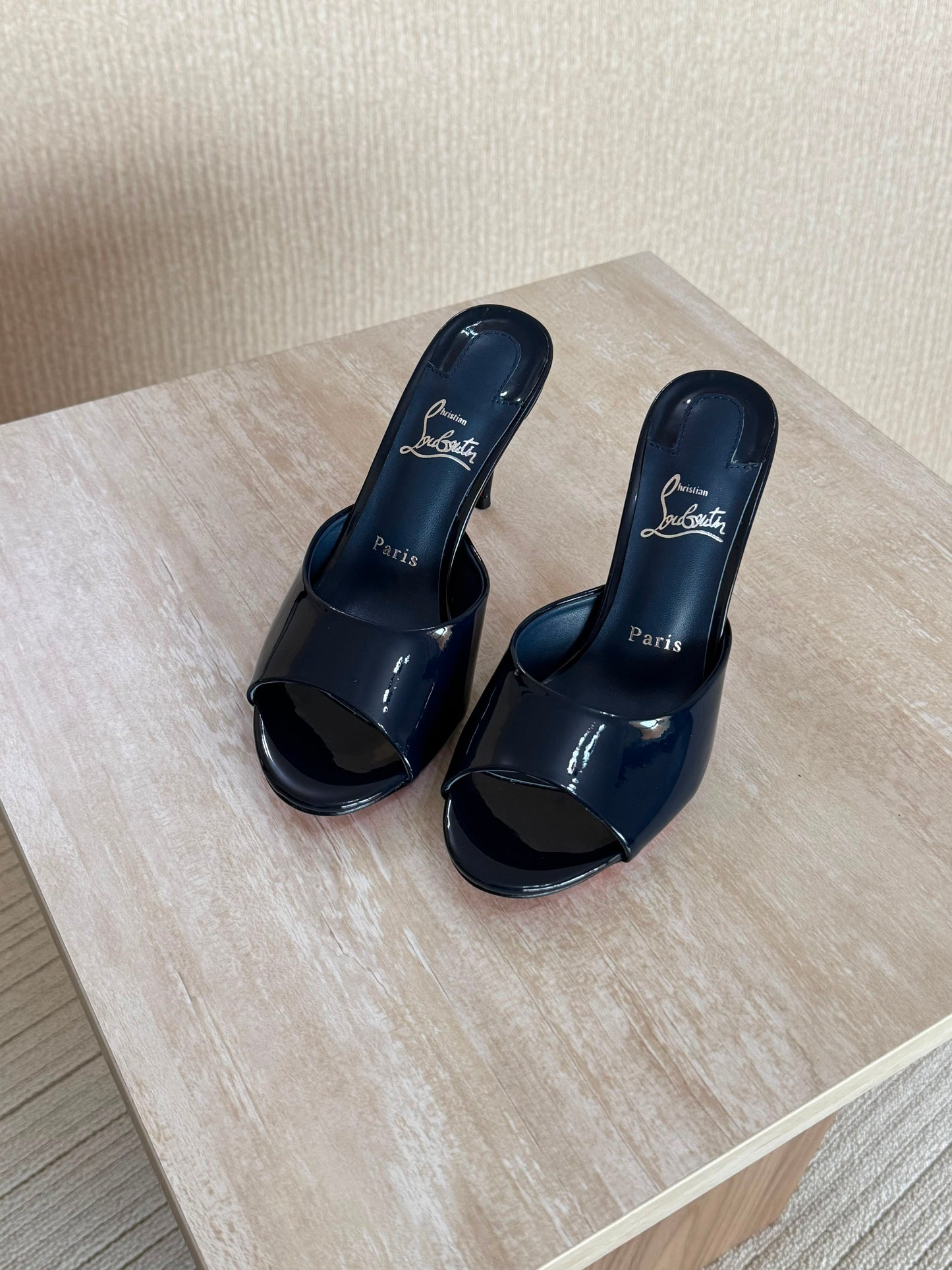 CHRISTIAN LOUBOUTIN