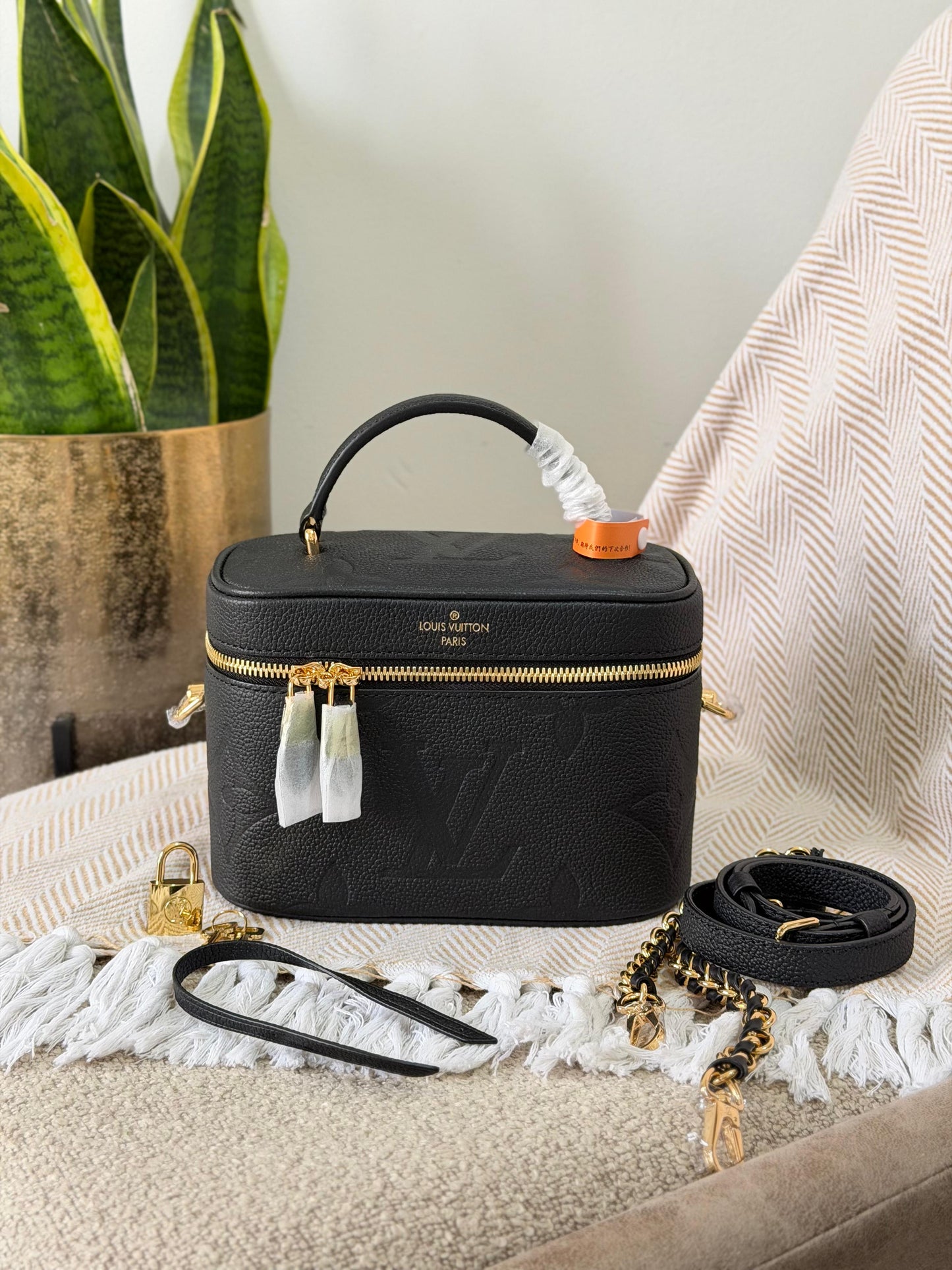 LV makeup bag 18 CM