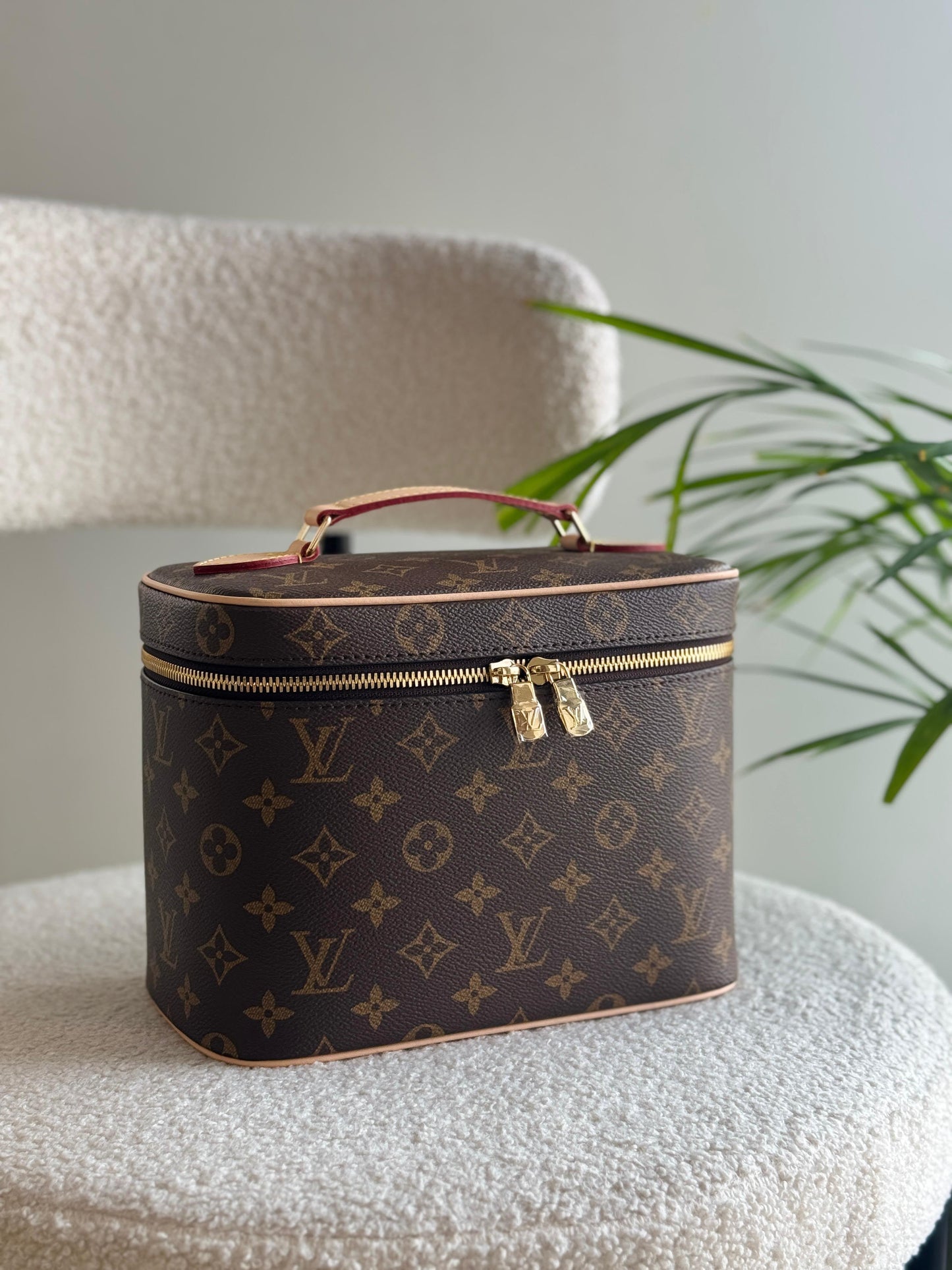 LV makeup 💄 bag 3 size