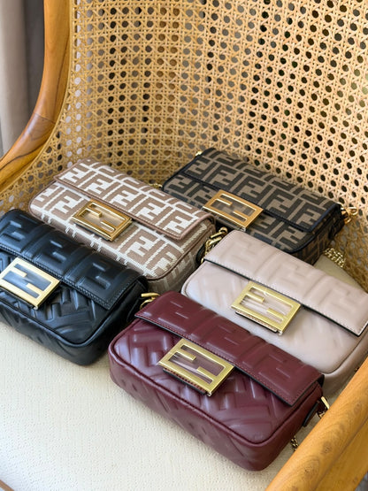 Fendi Baguette bag 19 CM