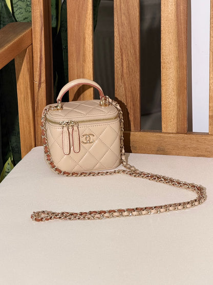 CHANEL makeup bag 10 CM