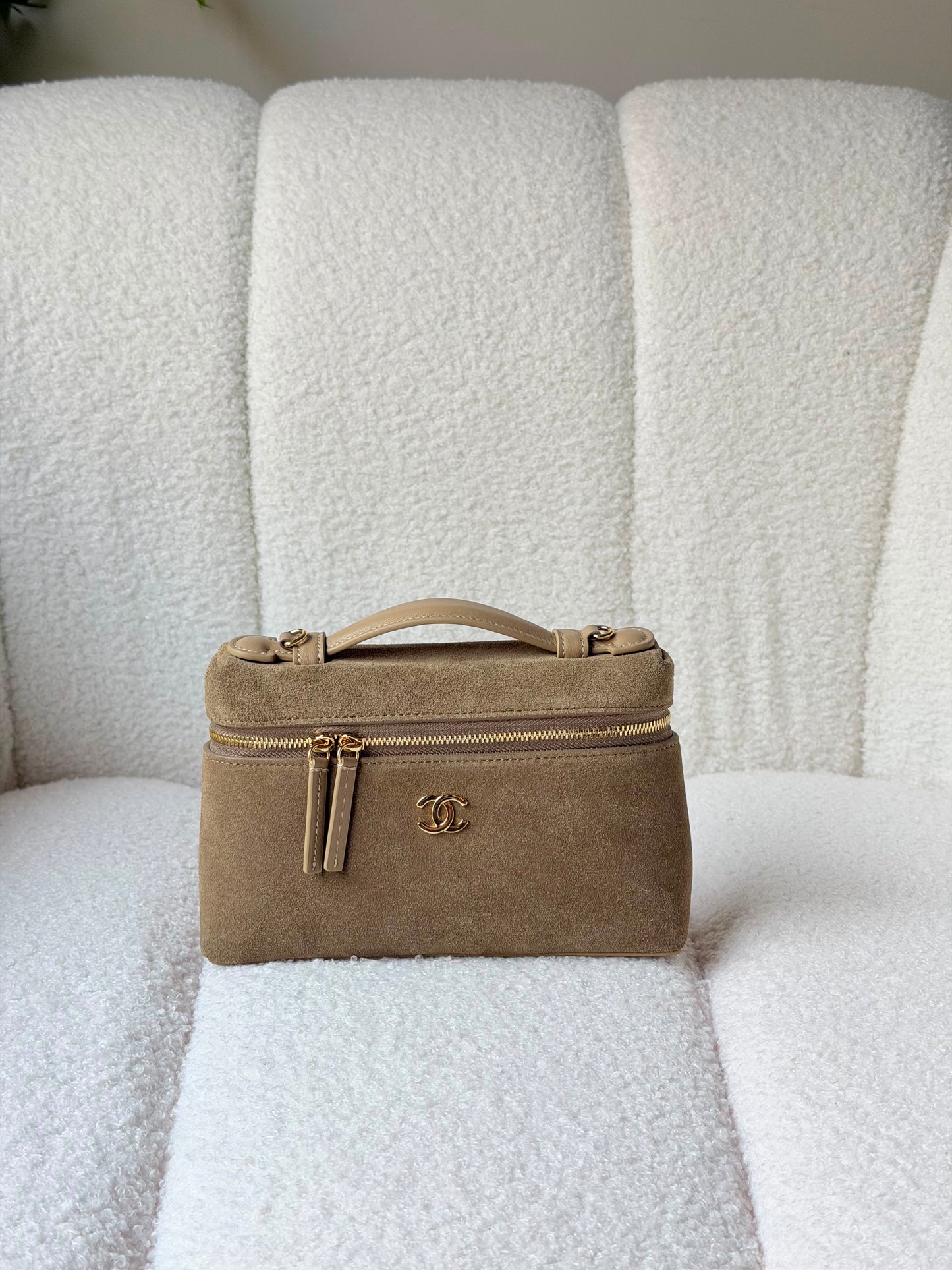calfskin Chanel vanity case top handle 19 CM