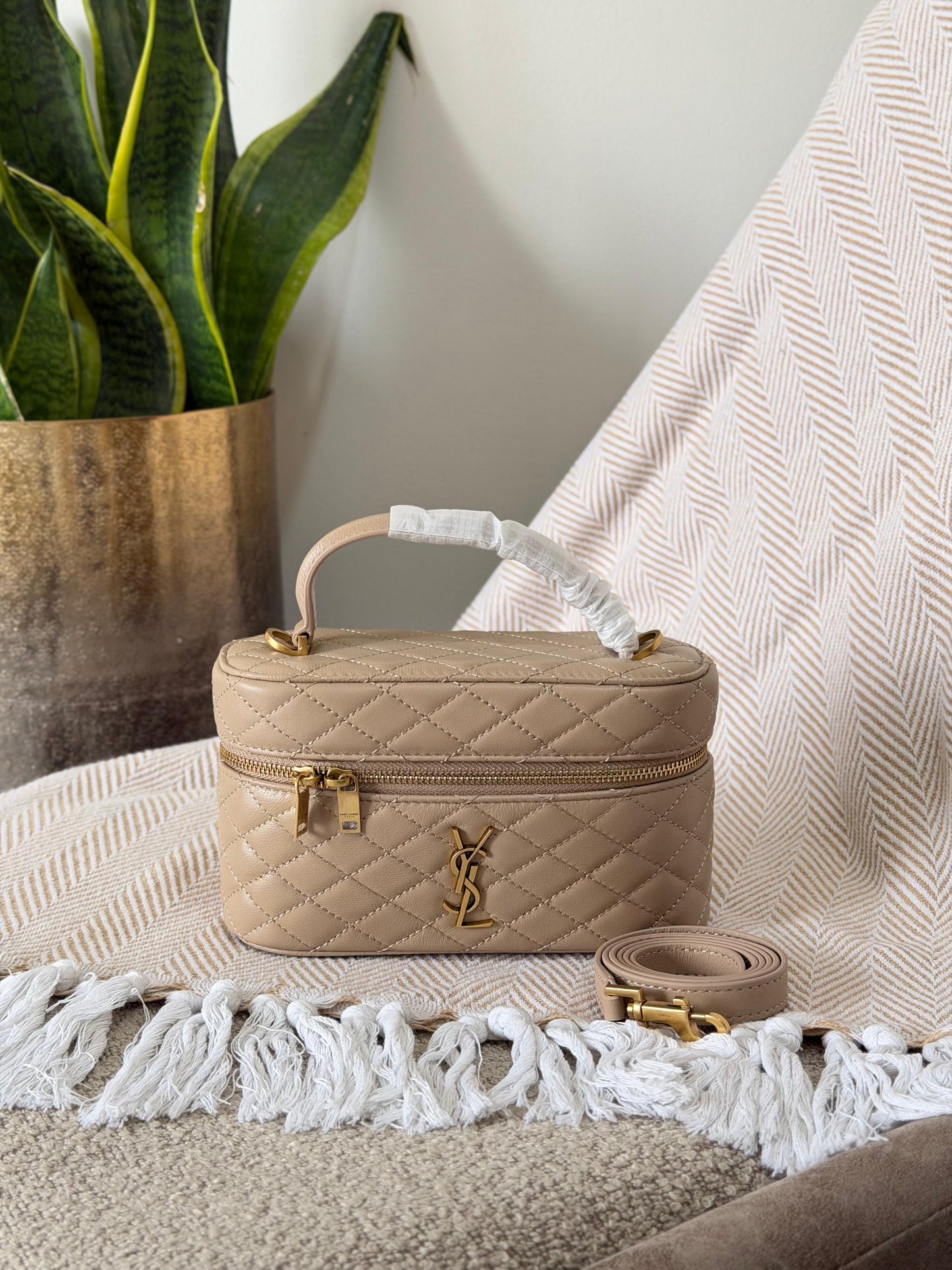 Saint Laurent Gaby mini vanity bags made of quilted lambskin leather 19CM