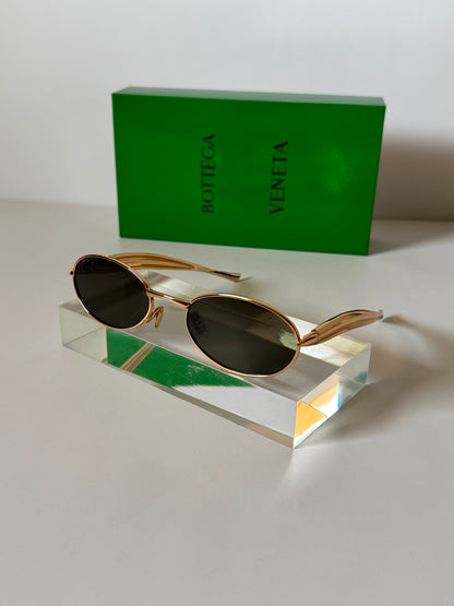 BOTTEGA VENETA Sardine Unisex Oval Sunglasses 🕶️
