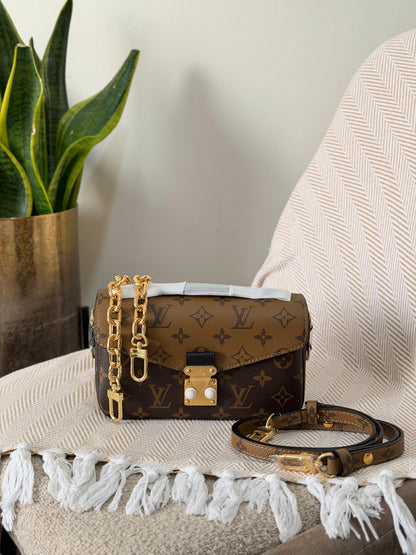 LV Pochette Métis 21 CM