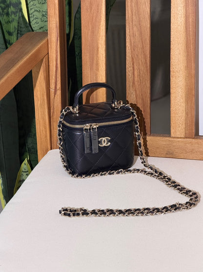 CHANEL makeup bag 10 CM
