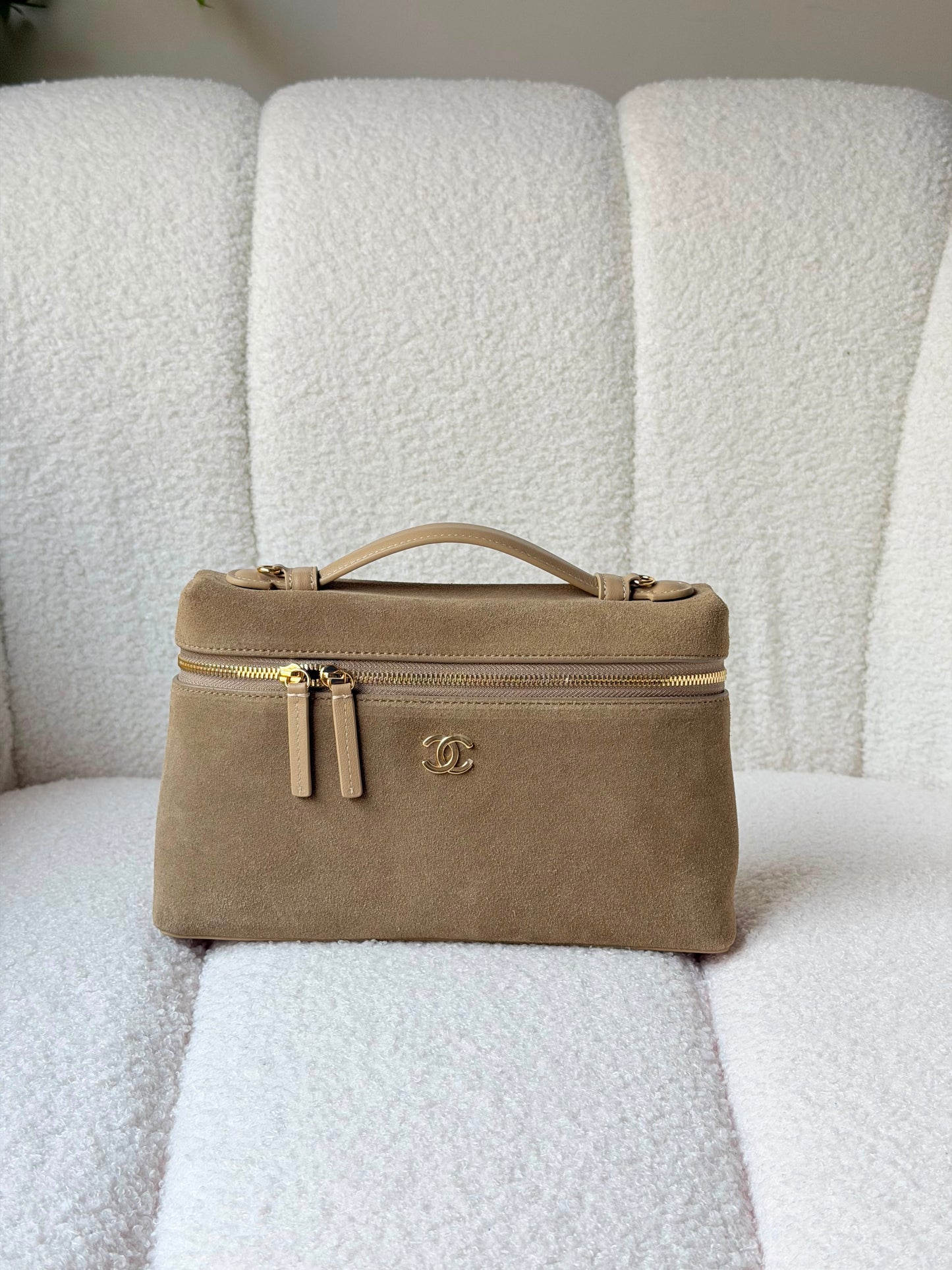 calfskin Chanel vanity case top handle 23 CM