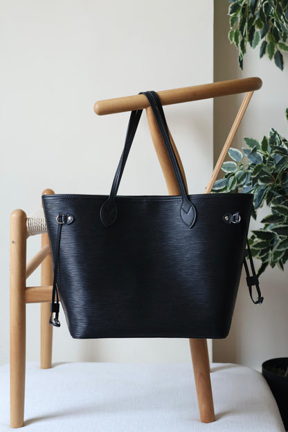 LOUIS Vuitton Neverfull mm tote bag