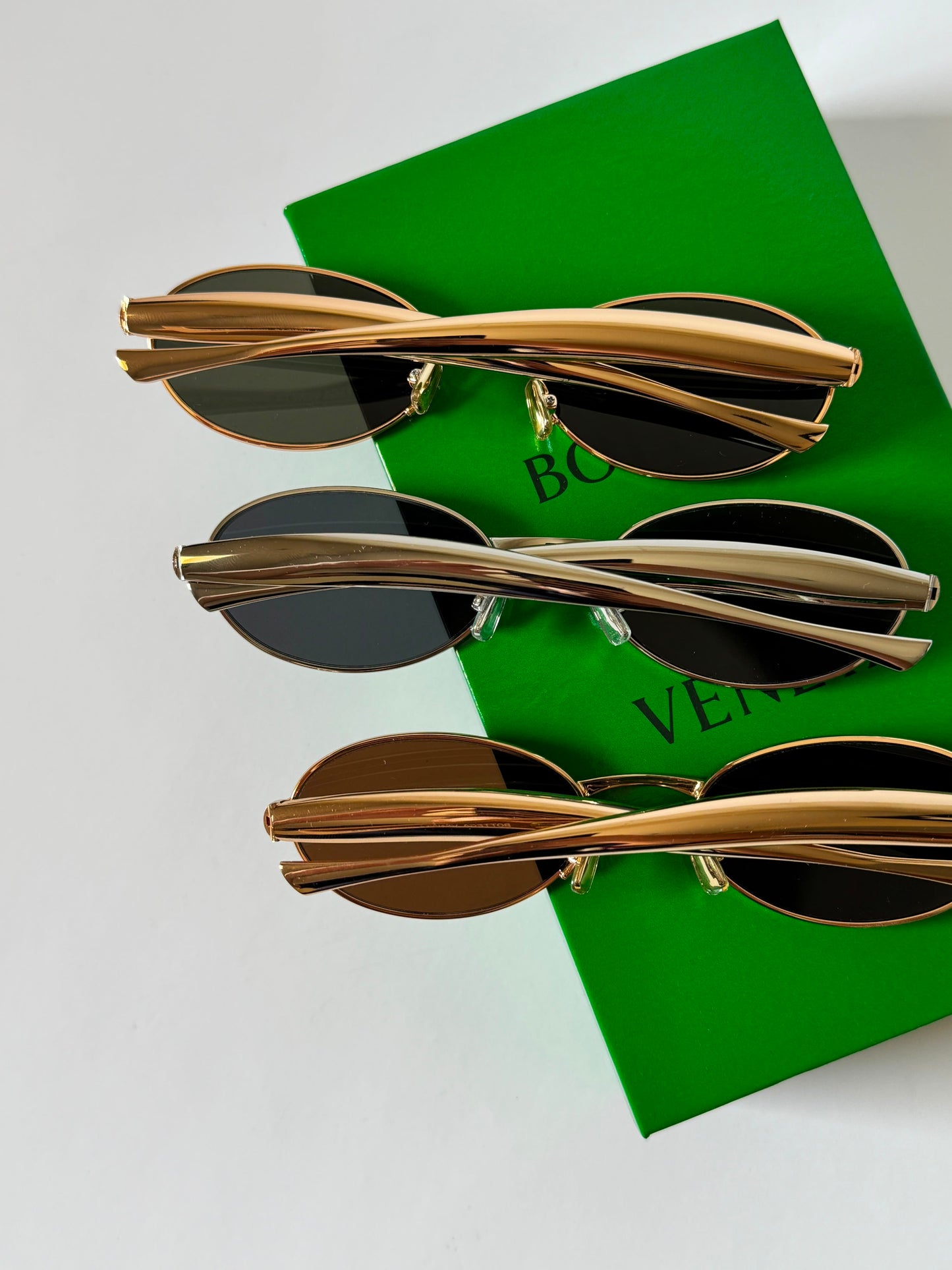 BOTTEGA VENETA Sardine Unisex Oval Sunglasses 🕶️