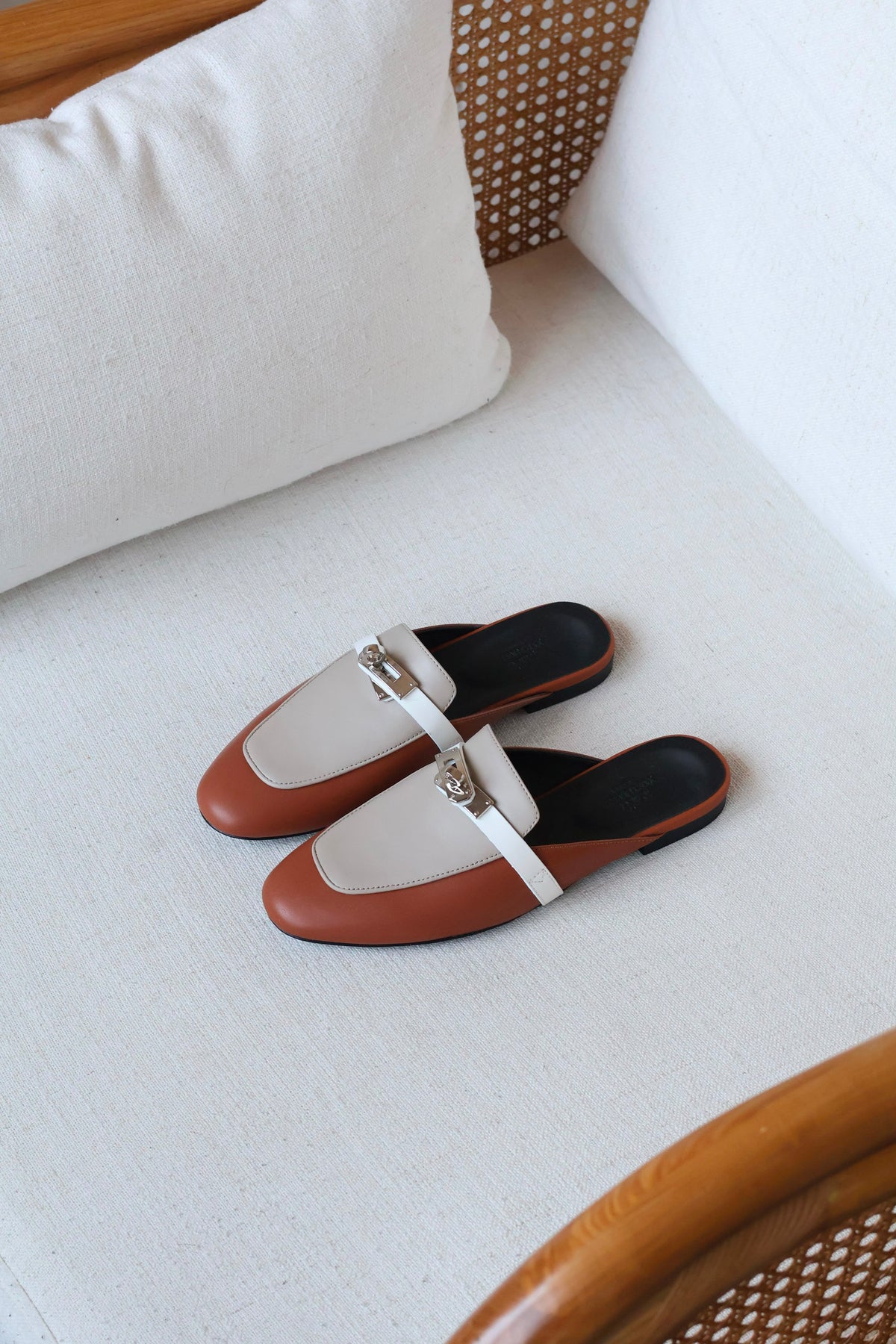 Hermès Oz loafers featuring