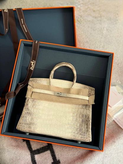 Hermès Birkin
Crocodile Leather🐊
Handmade Quality
With Original Box