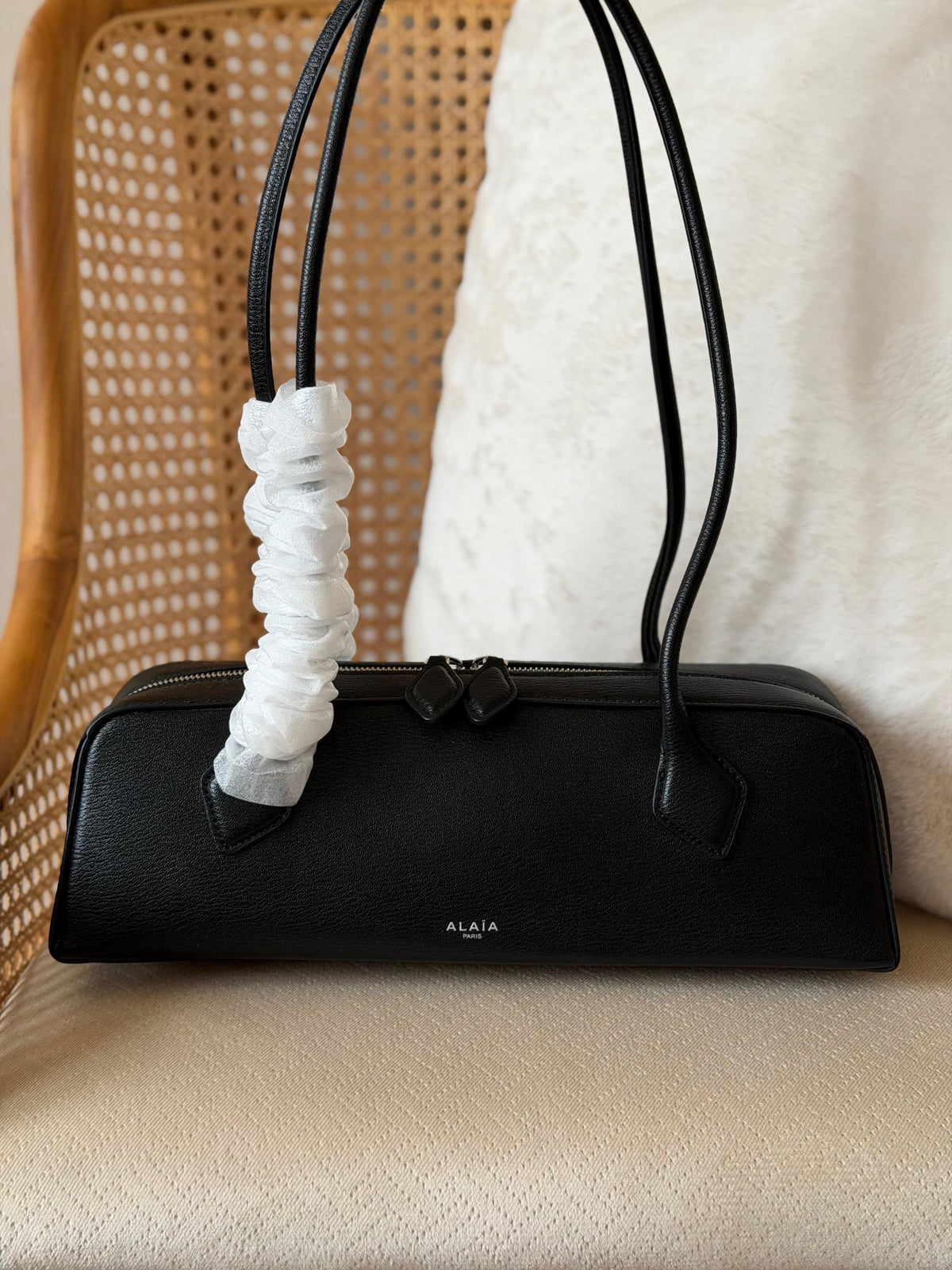 ALAÏA le teckel shoulder bag 31 CM
