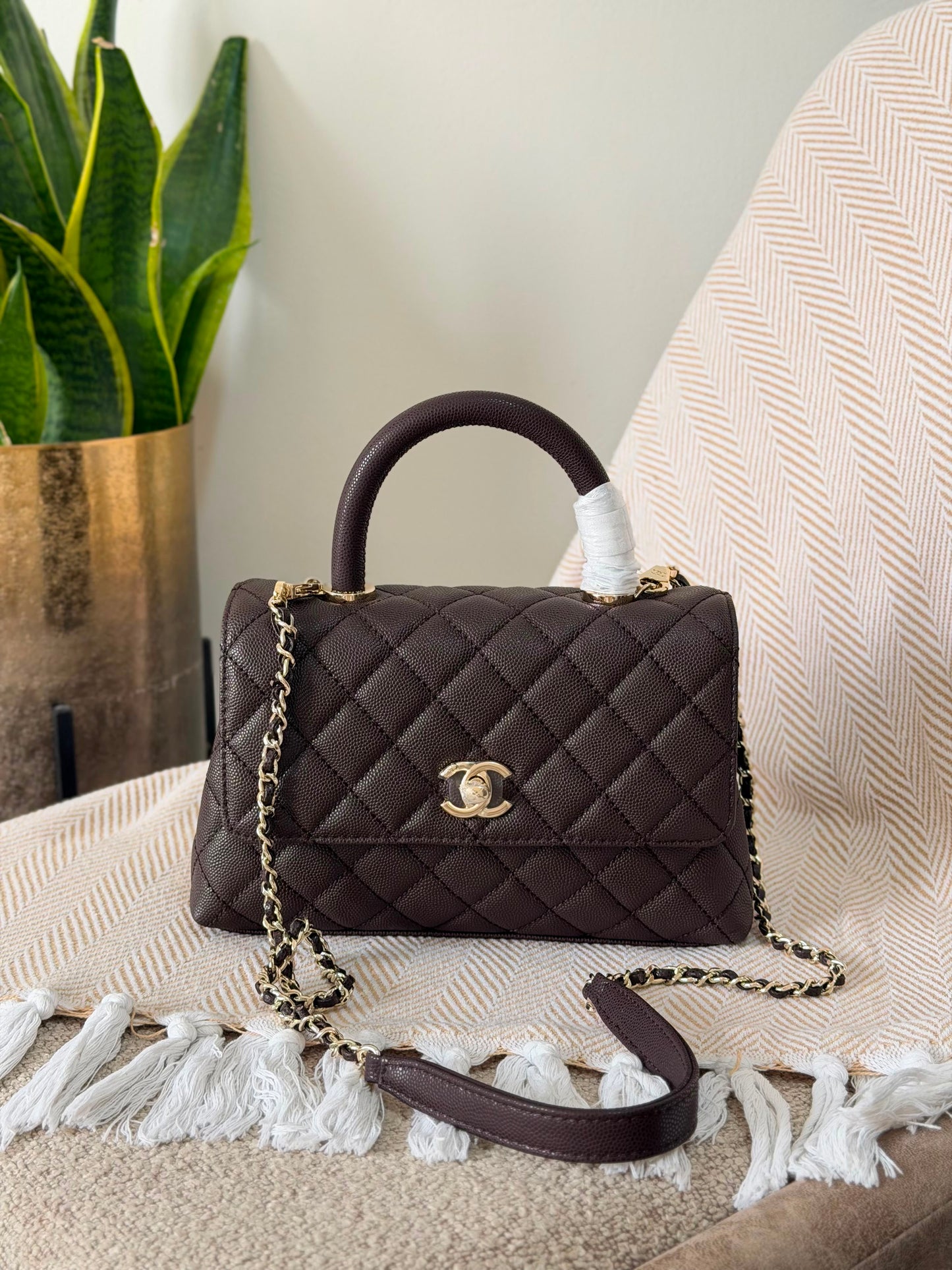 CHANEL caviar leather coco handle flap bag 23 CM