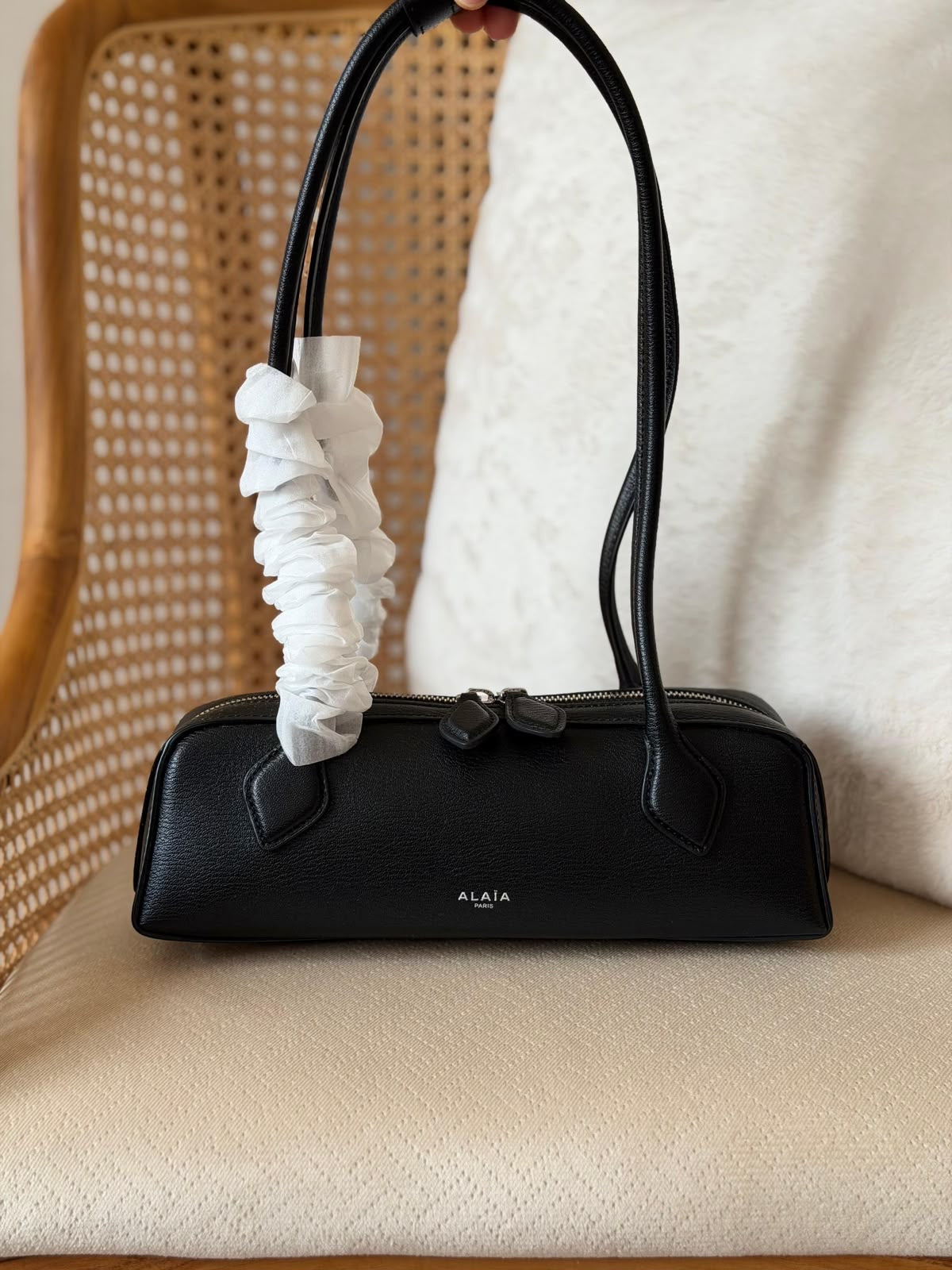 ALAÏA le teckel shoulder bag 27 CM