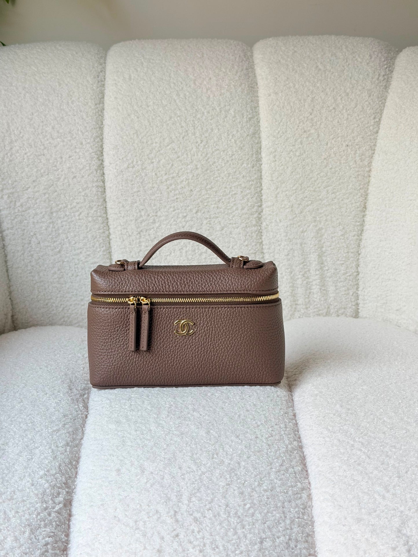 calfskin Chanel vanity case top handle 19 CM