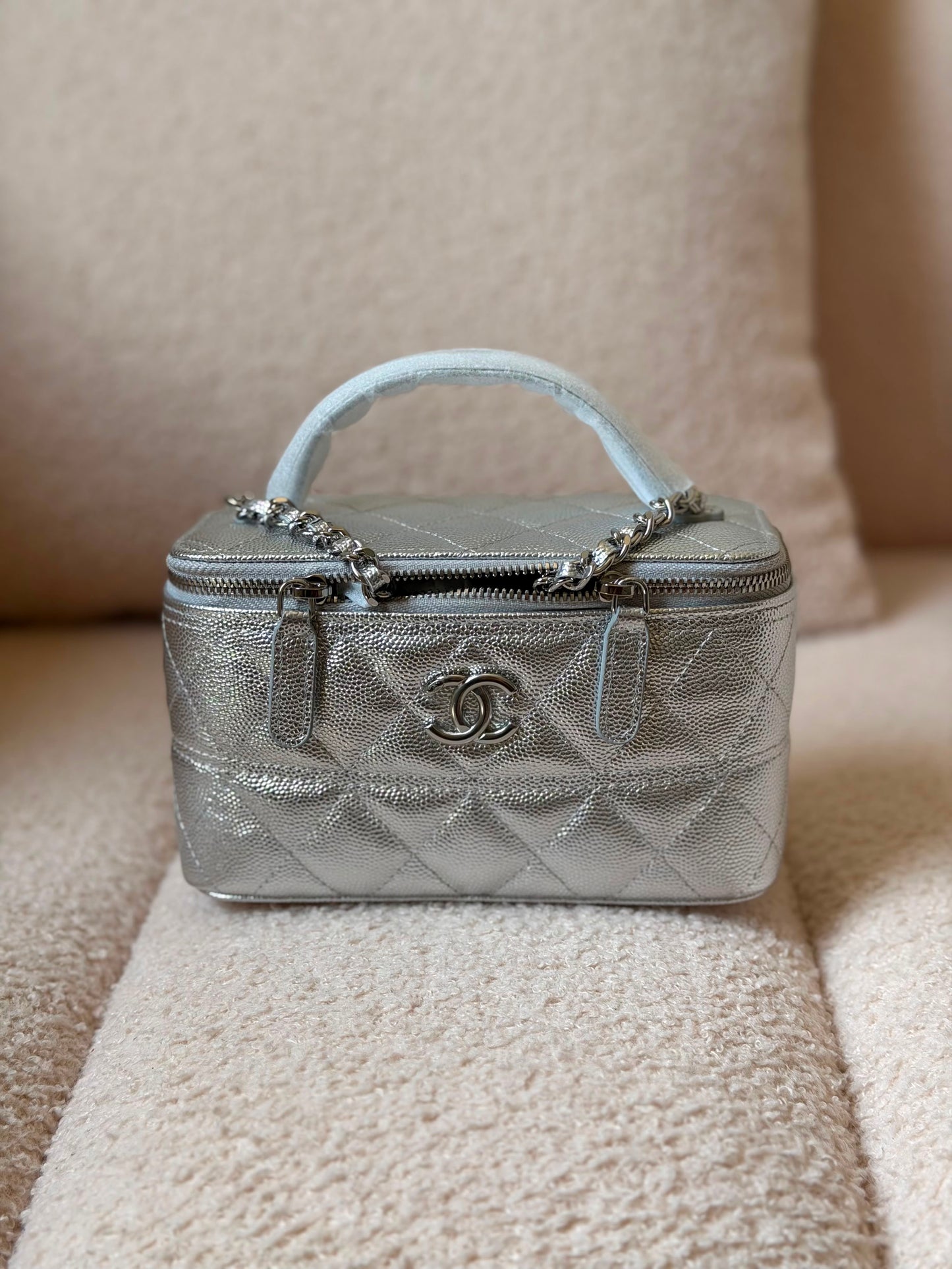 Chanel makeup 💄 bag 16 CM