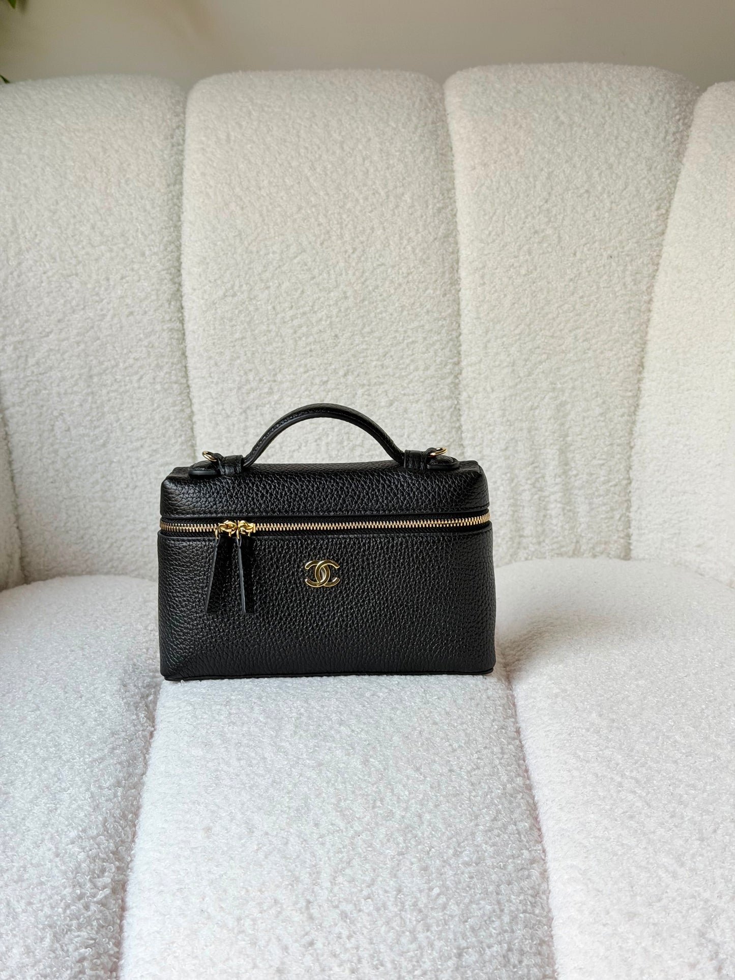 calfskin Chanel vanity case top handle 19 CM