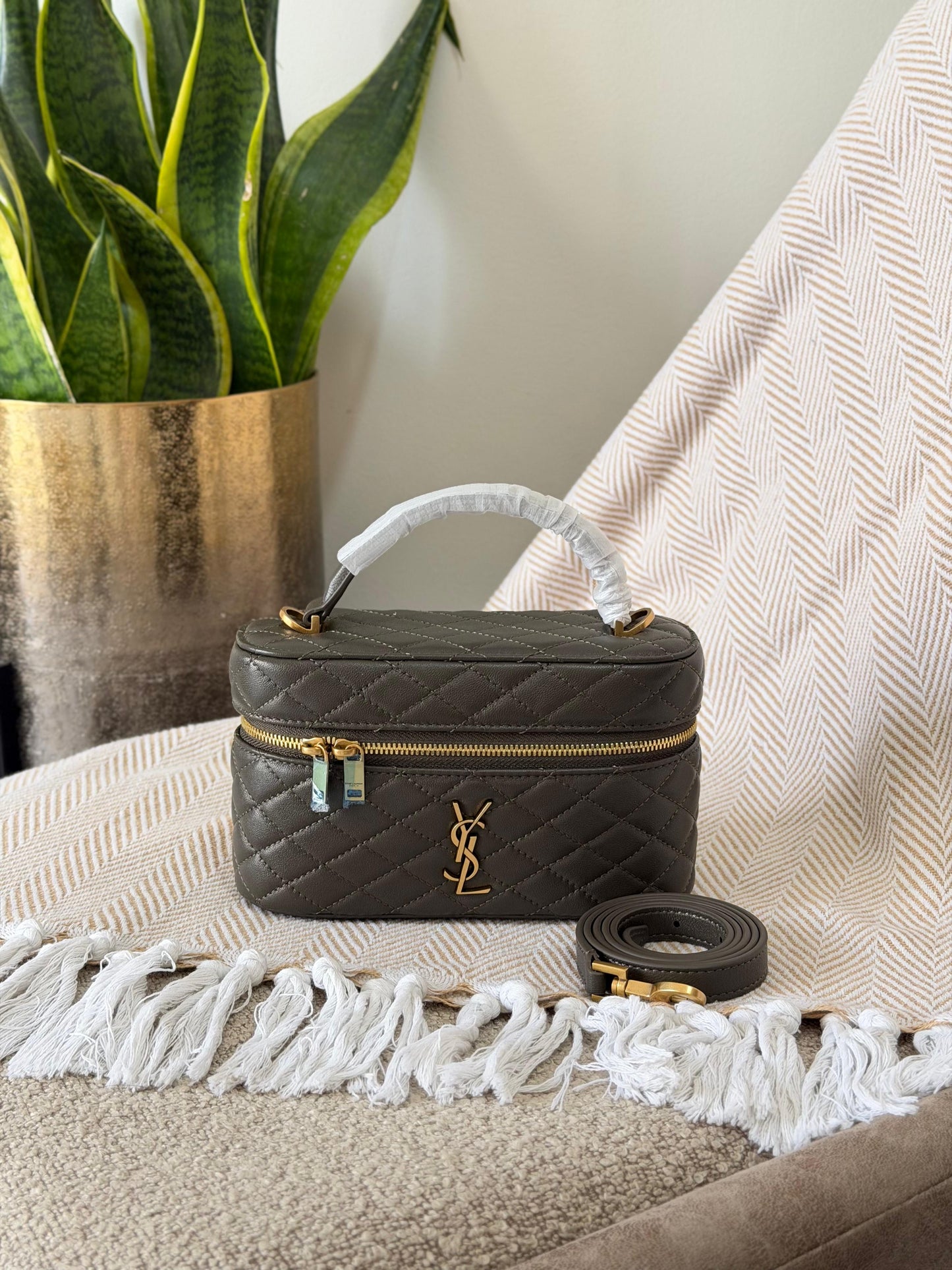 Saint Laurent Gaby mini vanity bags made of quilted lambskin leather 19CM