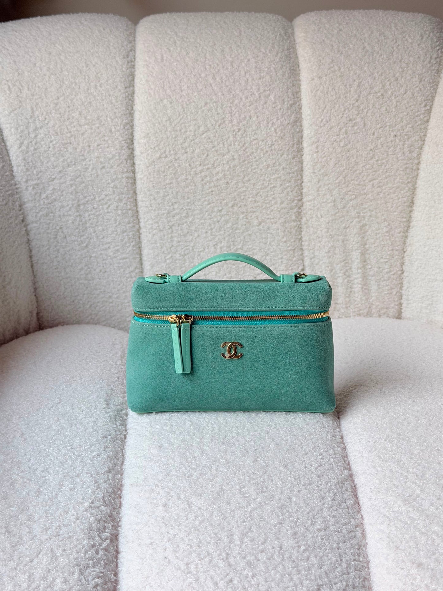 calfskin Chanel vanity case top handle 19 CM
