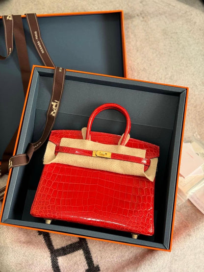 Hermès Birkin
Crocodile Leather🐊
Handmade Quality
With Original Box