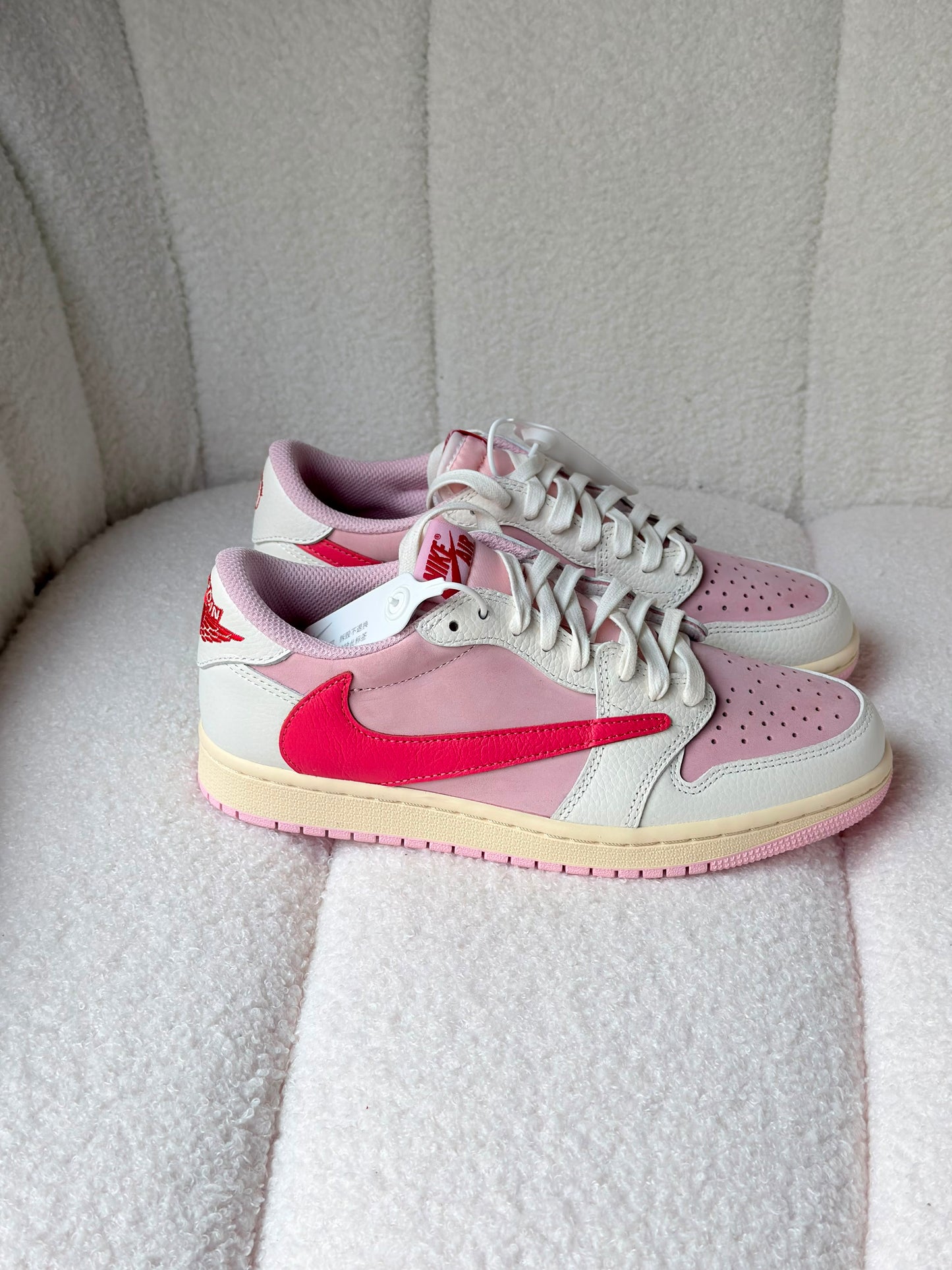 NIKE