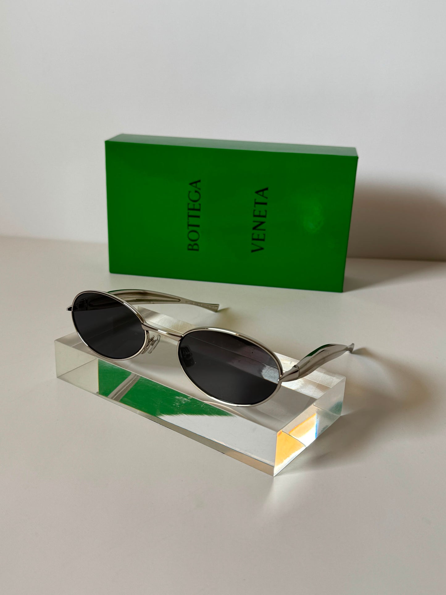 BOTTEGA VENETA Sardine Unisex Oval Sunglasses 🕶️