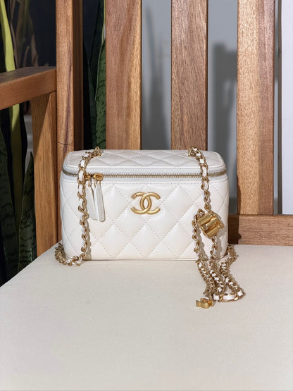 Chanel Long Vanity cases 17 CM