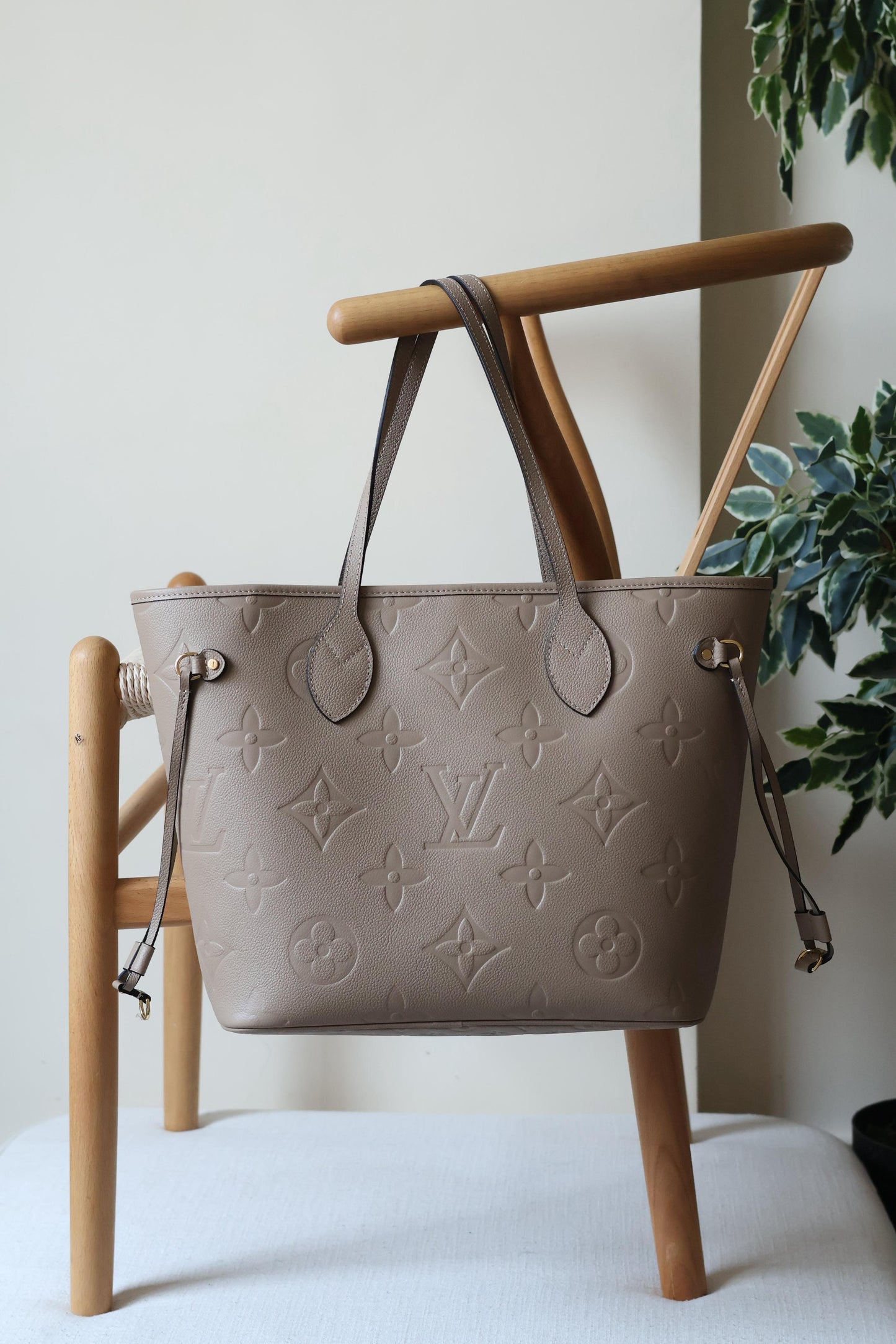 LOUIS Vuitton Neverfull mm tote bag