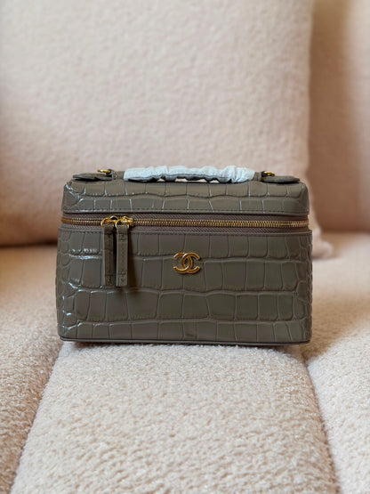 Chanel vanity  🐊 19 CM