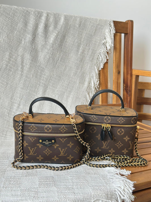 LV vanity chain pouch 👝
