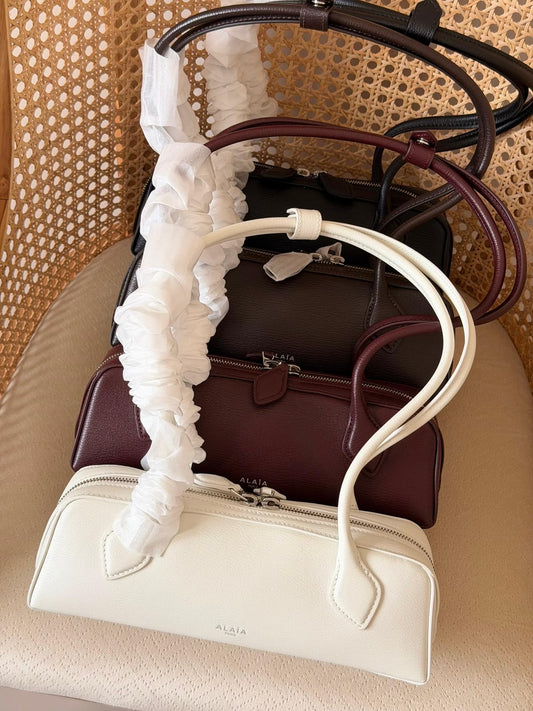 ALAÏA le teckel shoulder bag 27 CM