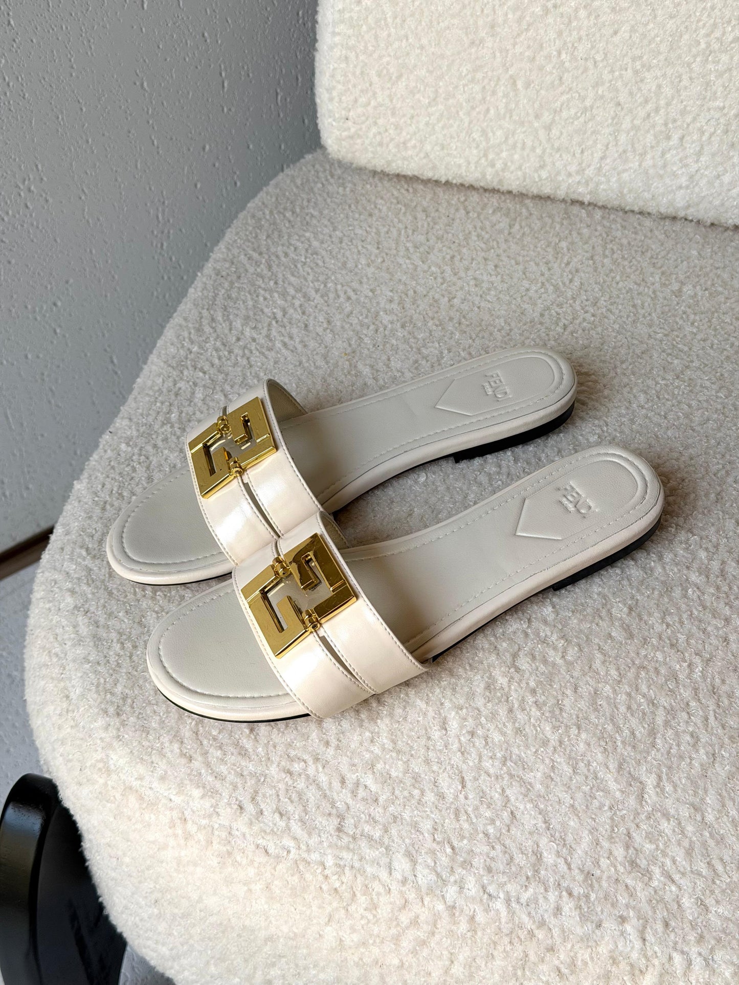 Fendi FFold leather flat sandals