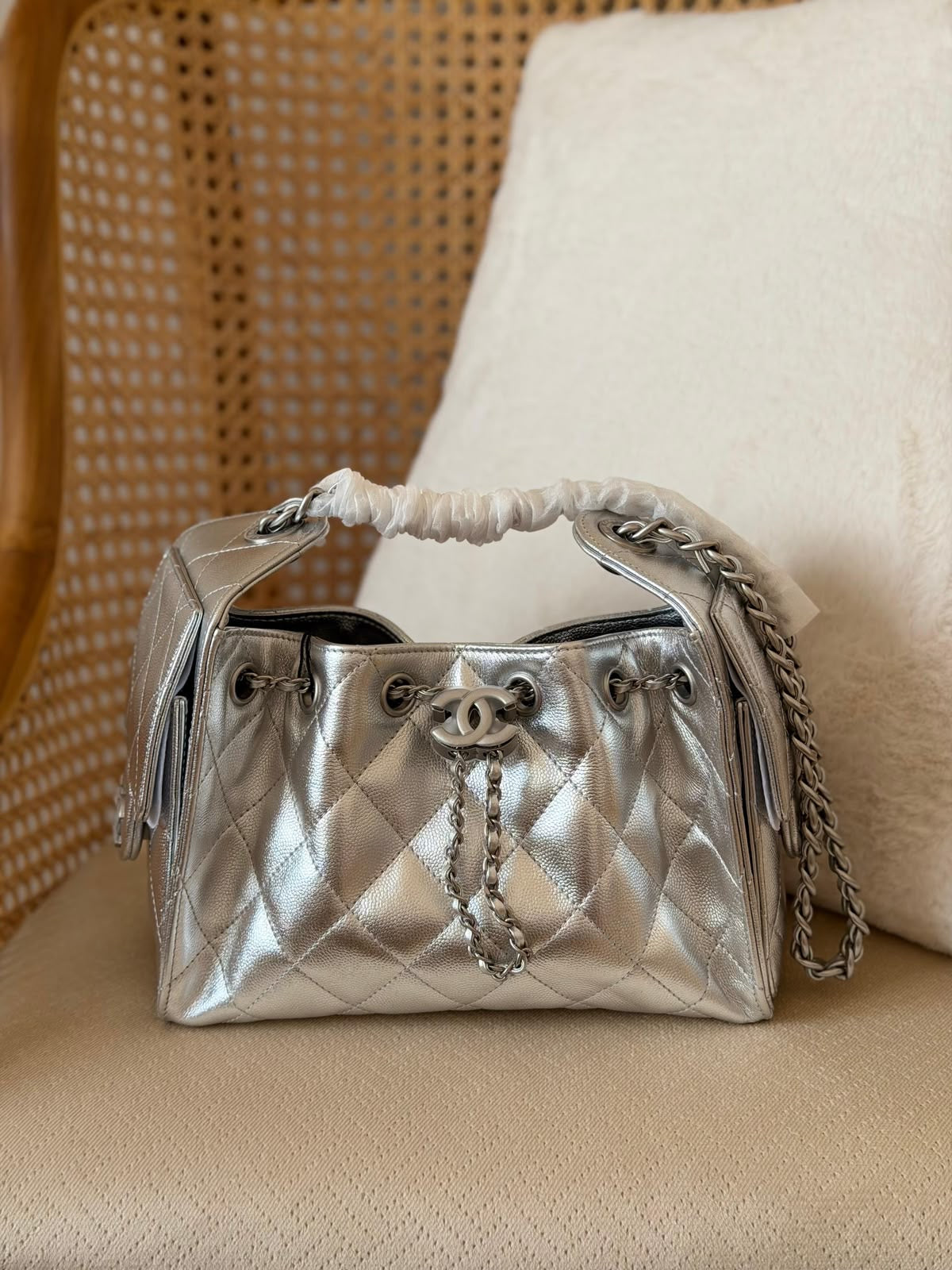 CHANEL Hobo mini 22 CM