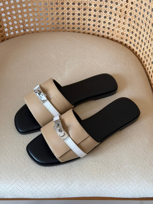 Hermès bicolor calfskin Giulia flat sandal