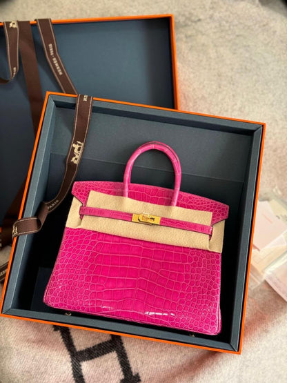 Hermès Birkin
Crocodile Leather🐊
Handmade Quality
With Original Box