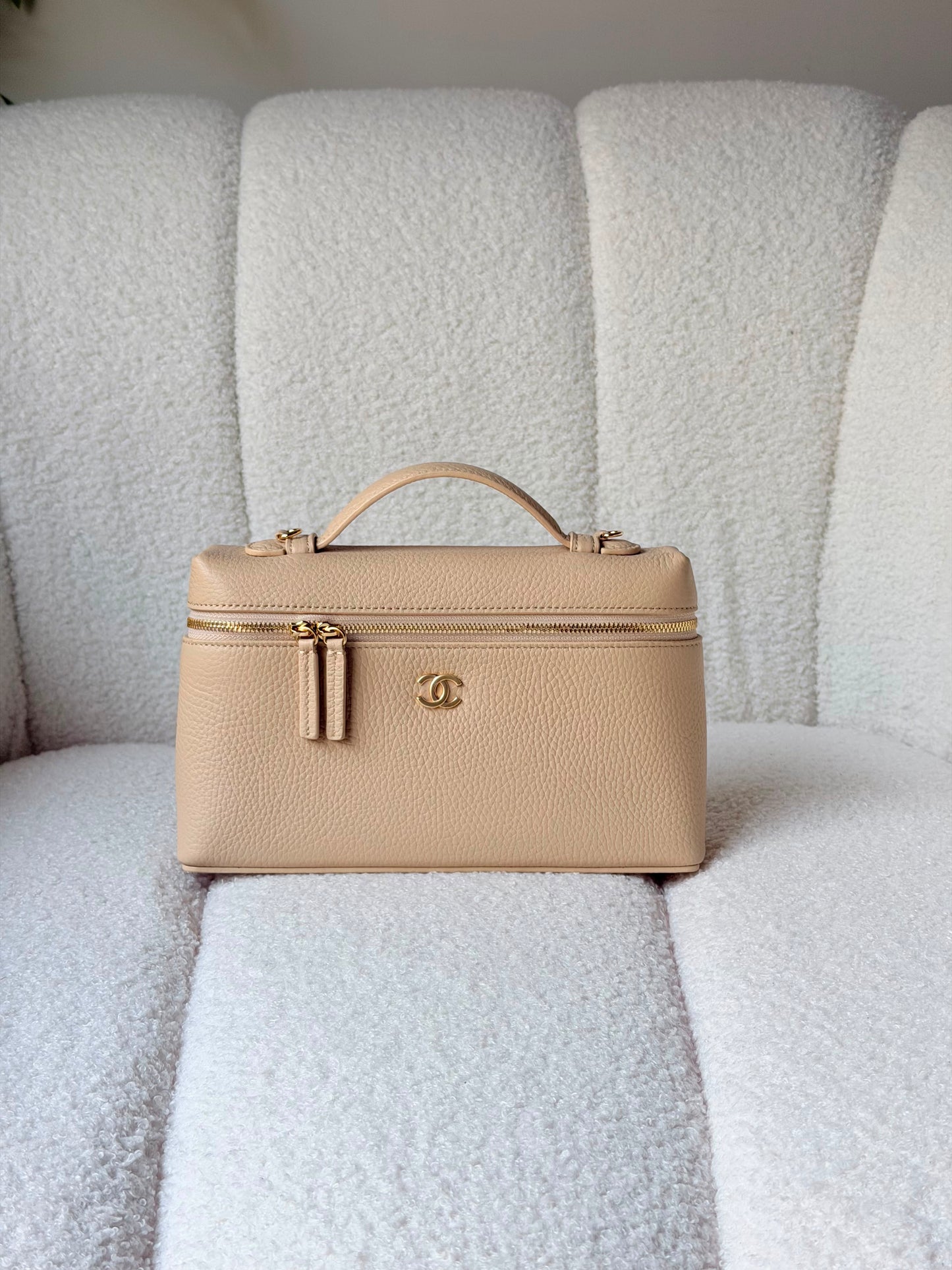 calfskin Chanel vanity case top handle 23 CM