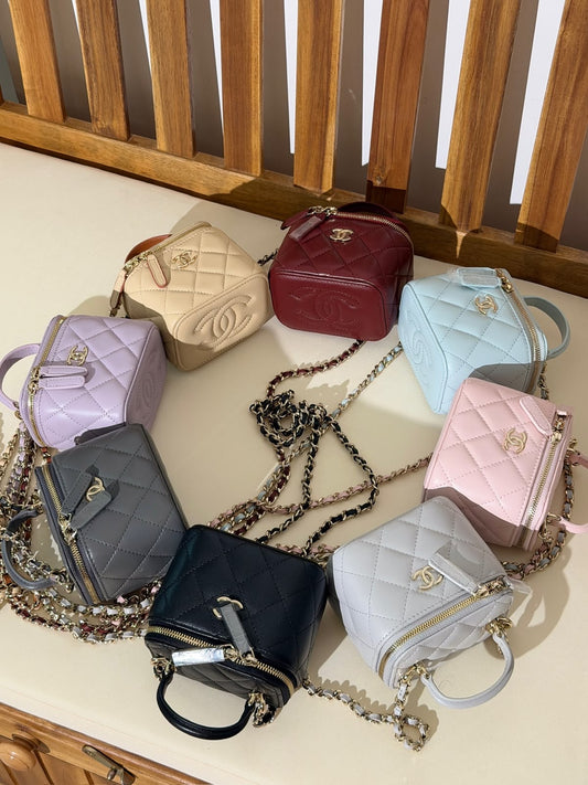 CHANEL makeup bag 10 CM