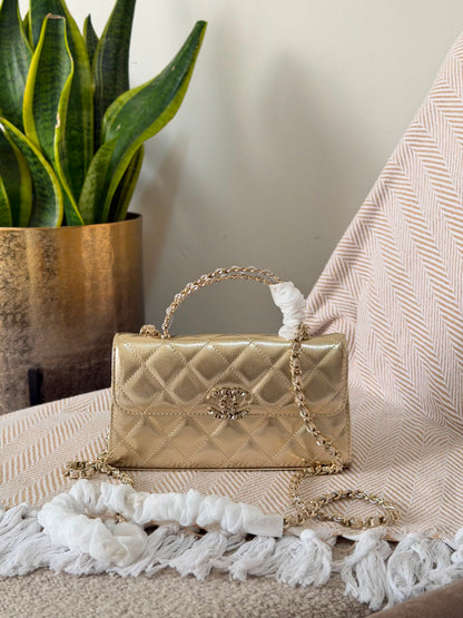 Chanel Kelly top handle bag 18 CM