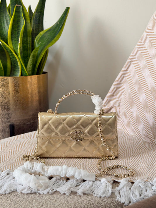 Chanel Kelly top handle bag 18 CM