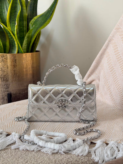 Chanel Kelly top handle bag 18 CM