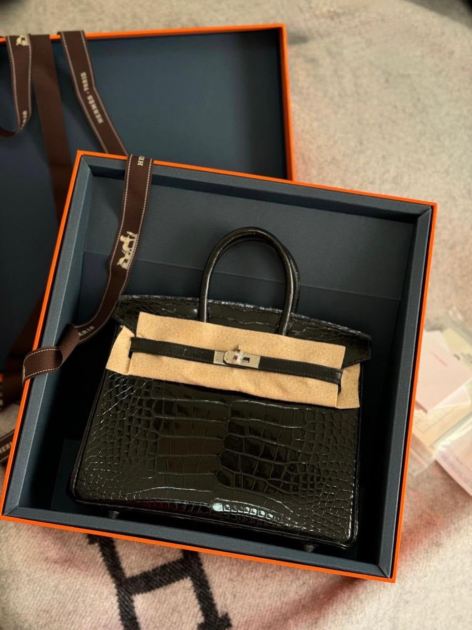 Hermès Birkin
Crocodile Leather🐊
Handmade Quality
With Original Box
