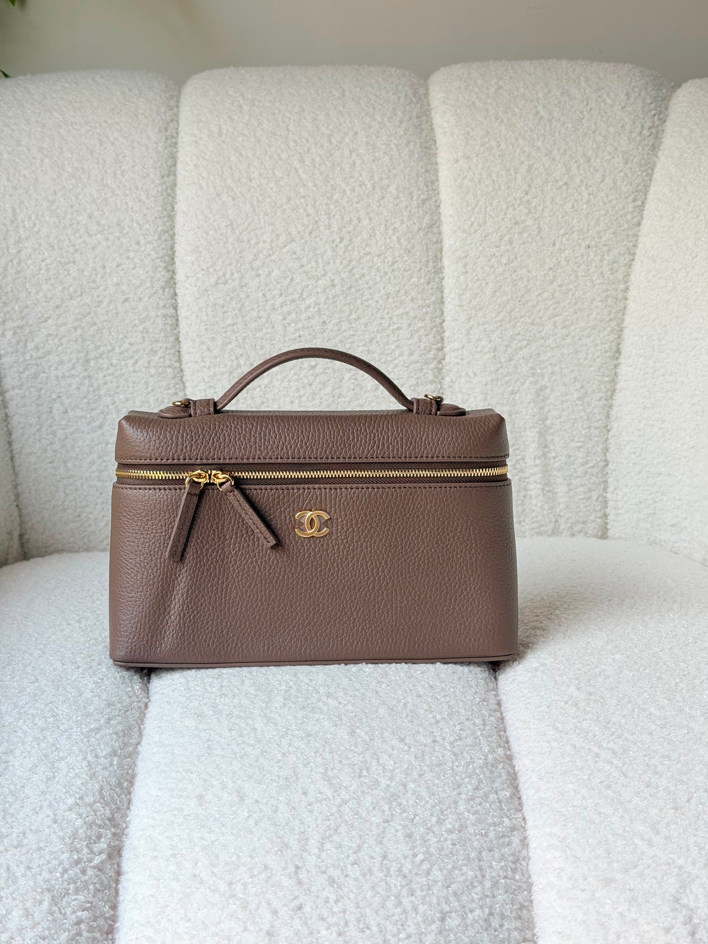 calfskin Chanel vanity case top handle 23 CM