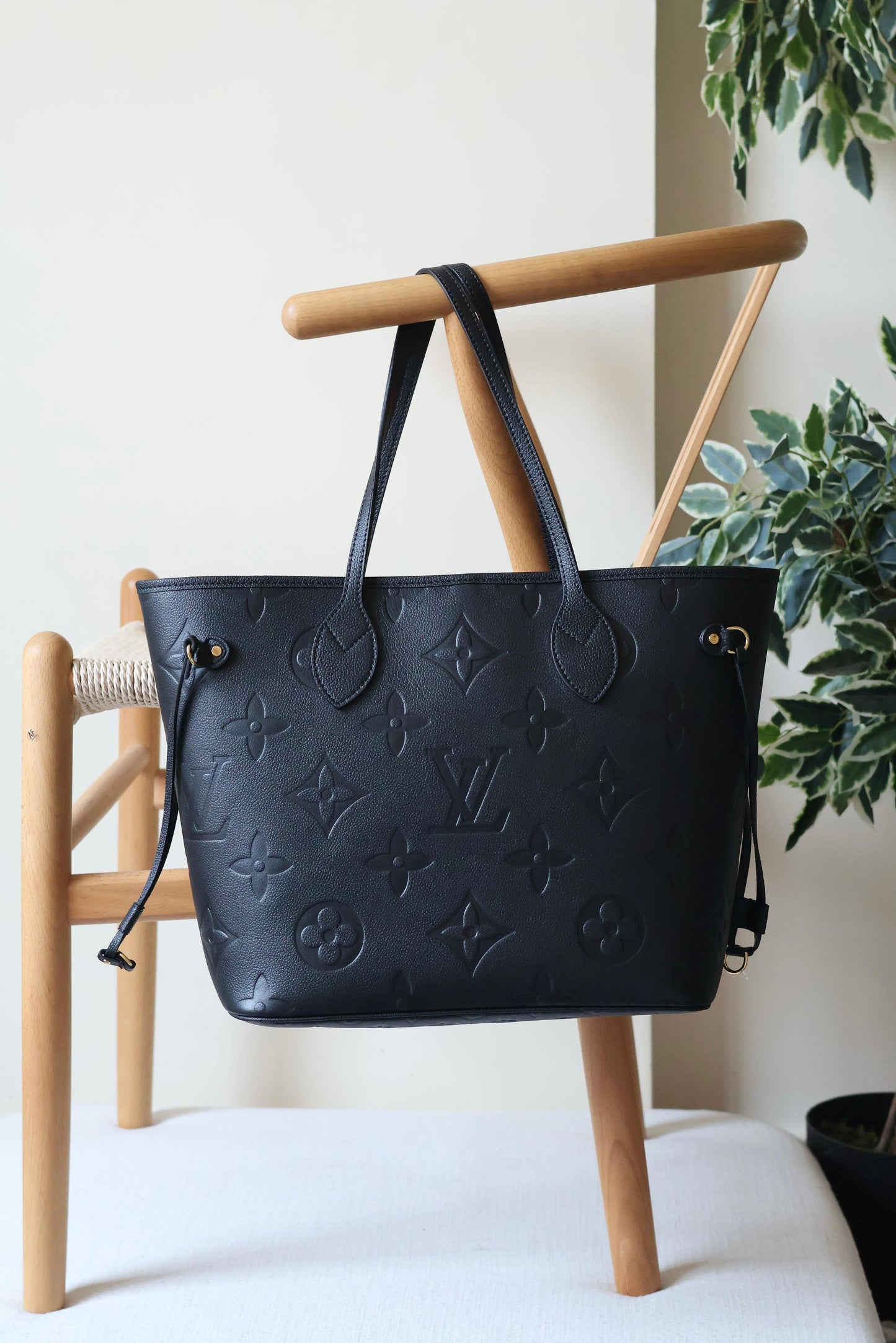 LOUIS Vuitton Neverfull mm tote bag