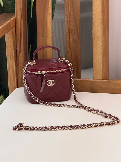 CHANEL makeup bag 10 CM