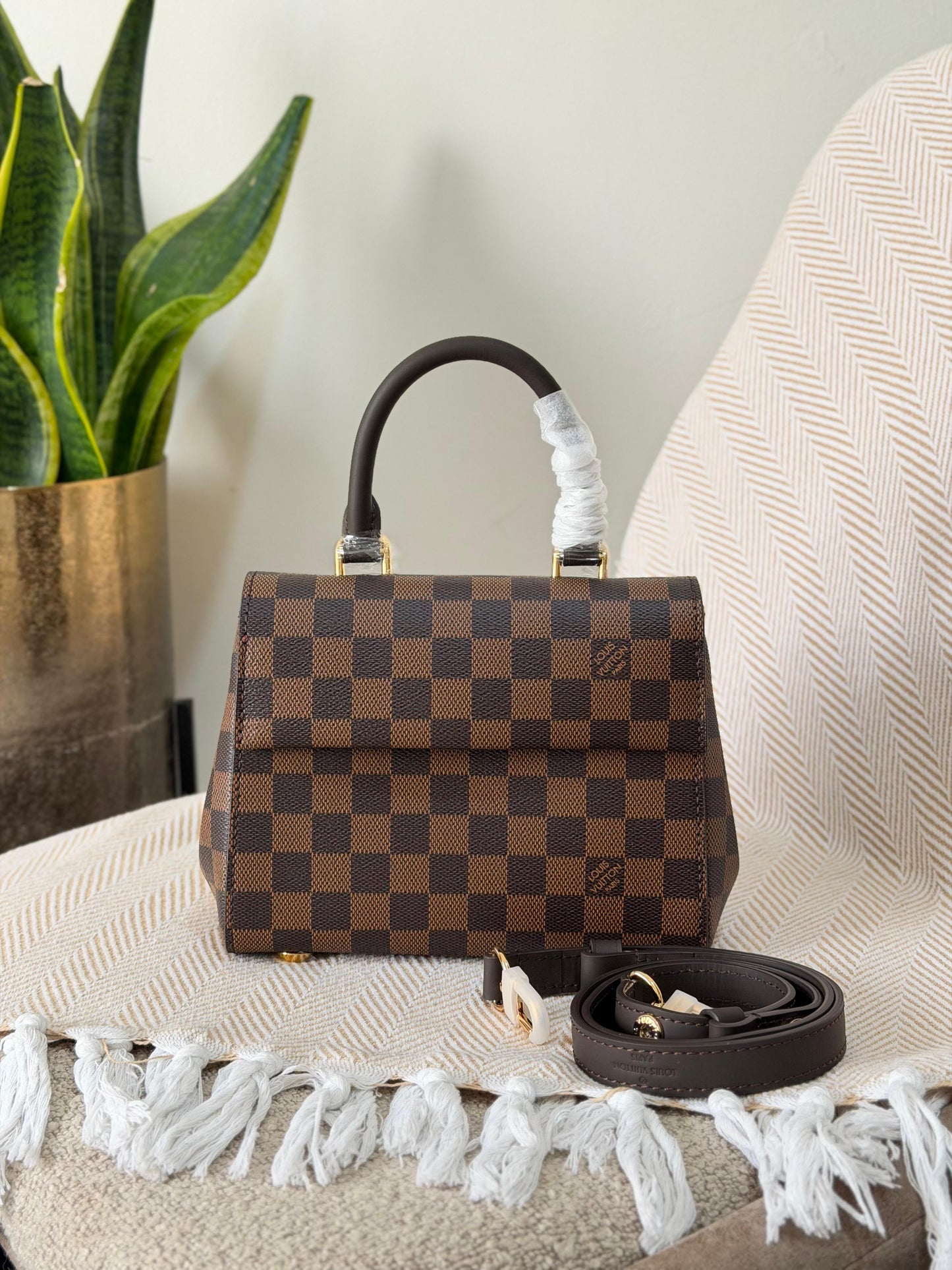 Louis Vuitton N00097
Cluny Mini 20 CM
