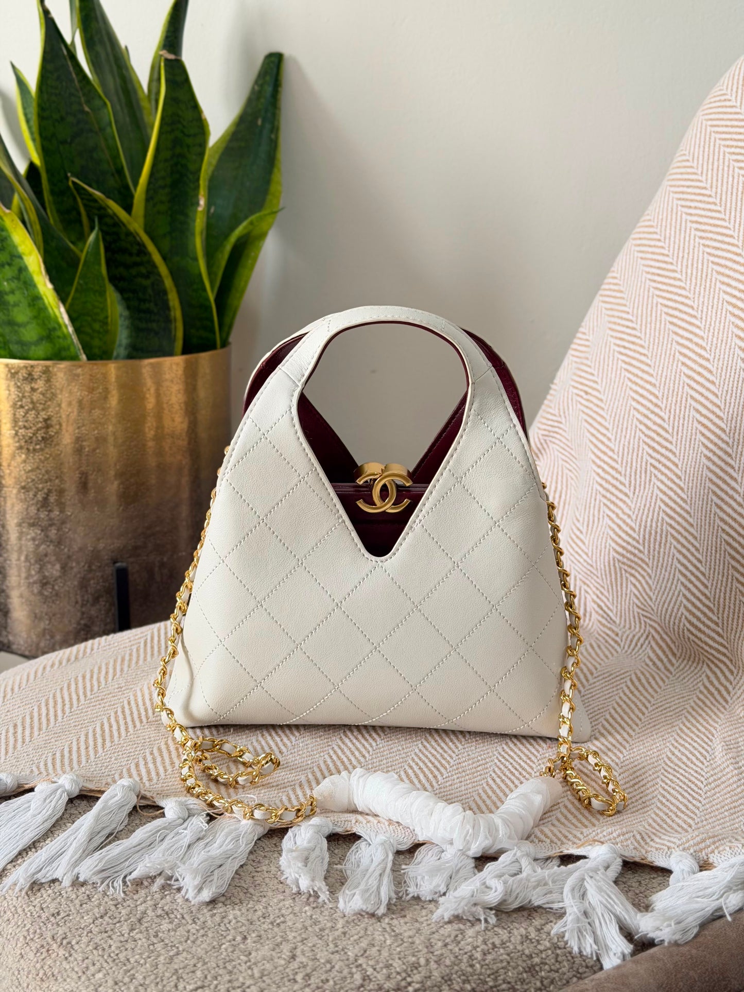 Chanel Chic Lady V-tote 22 CM