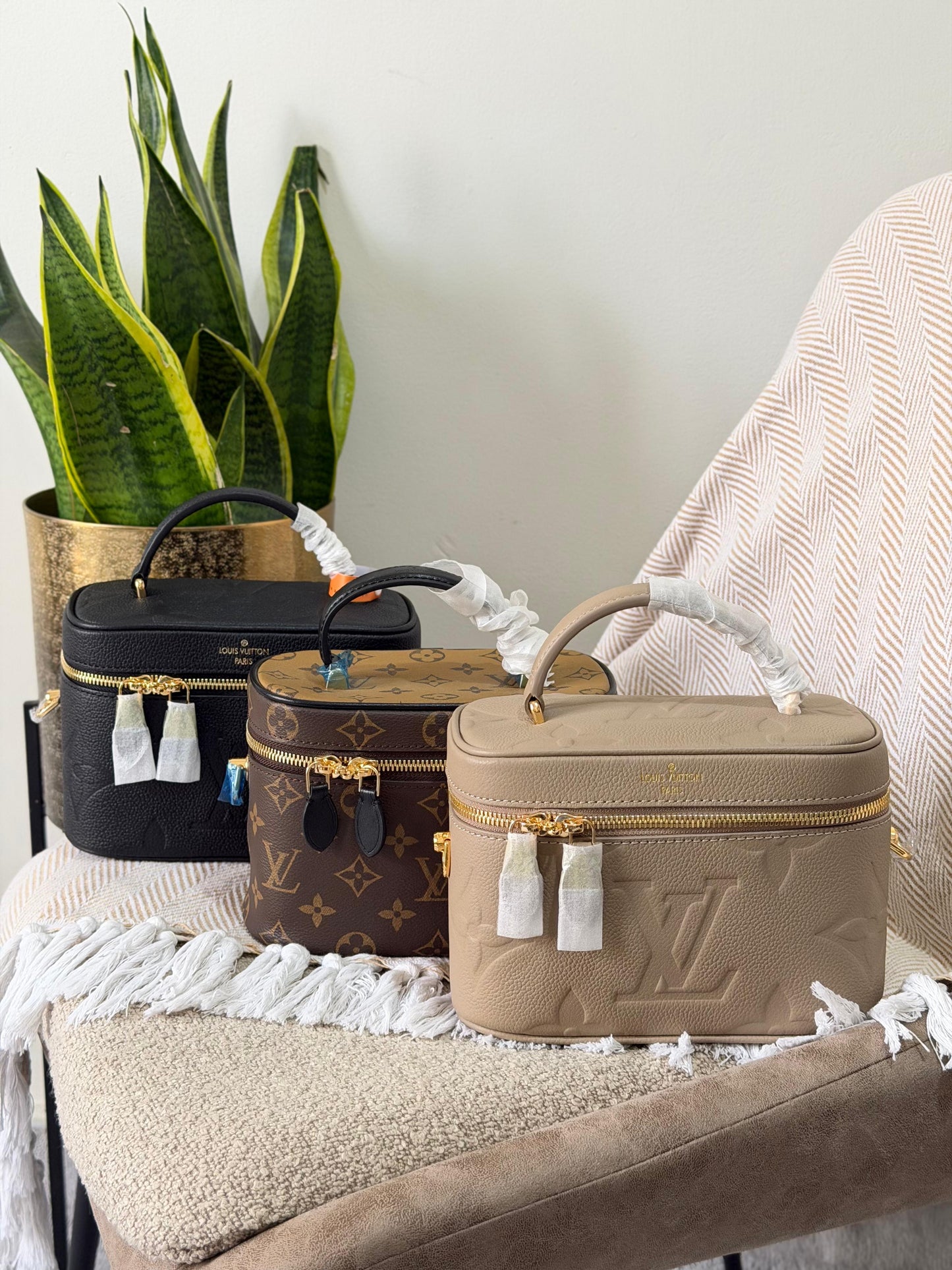 LV makeup  bag 18 CM